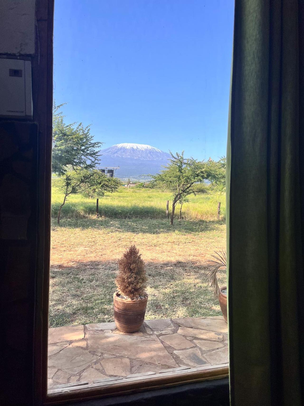 Kilimanjaro View Cabin-Amboseli Oloitokitok Номер фото